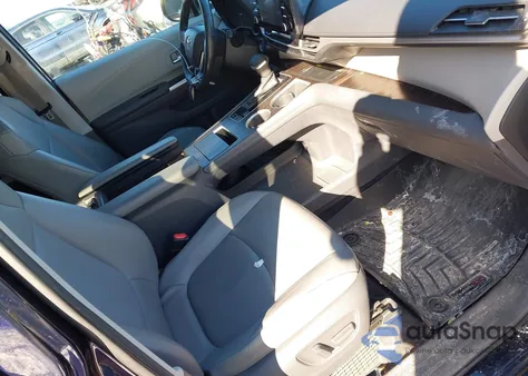 2021 Toyota Sienna Xle z USA, uszkodzony, nr VIN 5TDJRKEC9MS022638